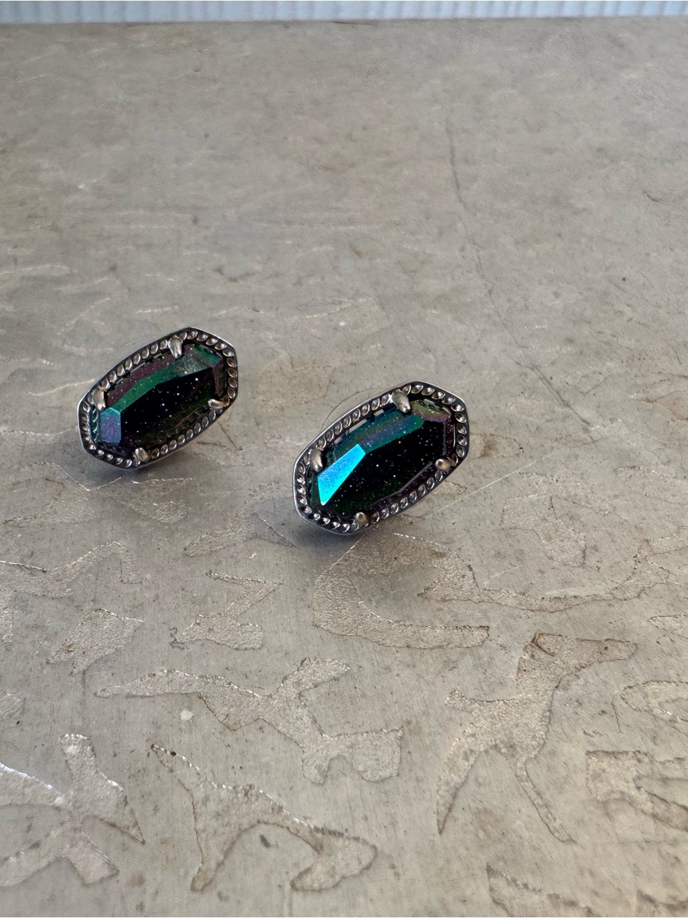 Kendra Scott Ellie Iridescent Green/Teal Faceted Stud Earrings